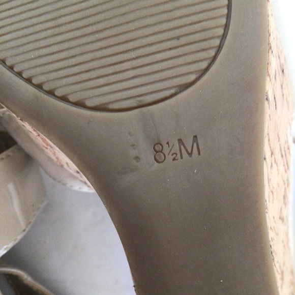 GUESS CORK WEDGE STRAPPY PLATFORM SANDALS SIZE 8.5 - Picture 10 of 16